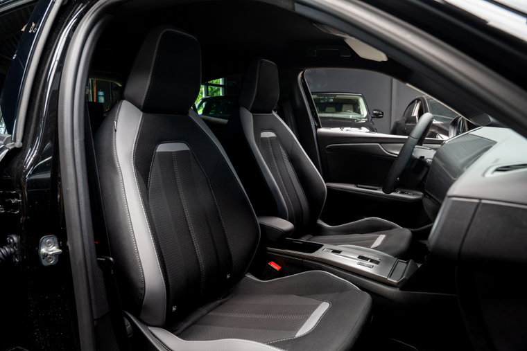 Vehicle Image 18