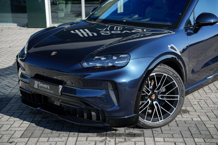Vehicle Image 32