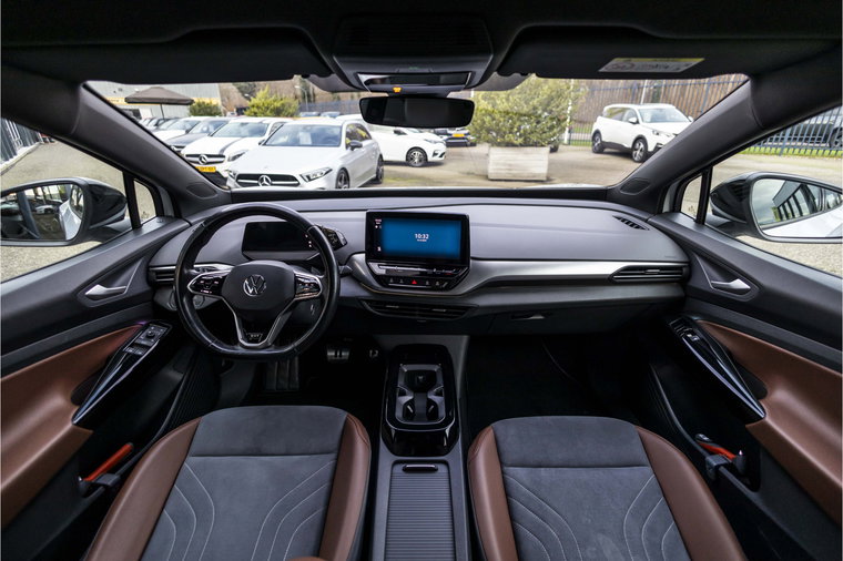 Vehicle Image 15