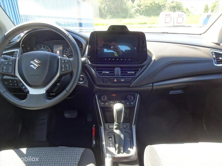 Vehicle Image 12