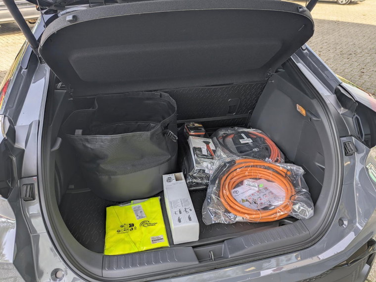 Vehicle Image 16