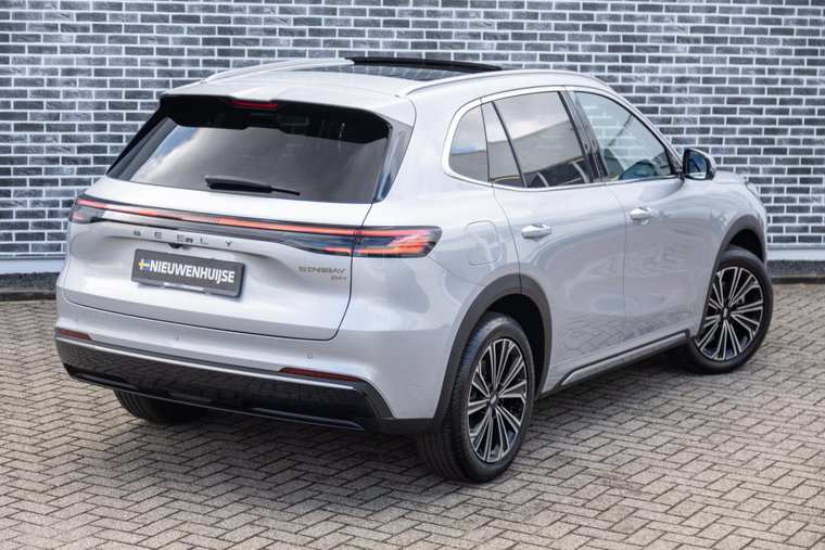 Vehicle Image 8