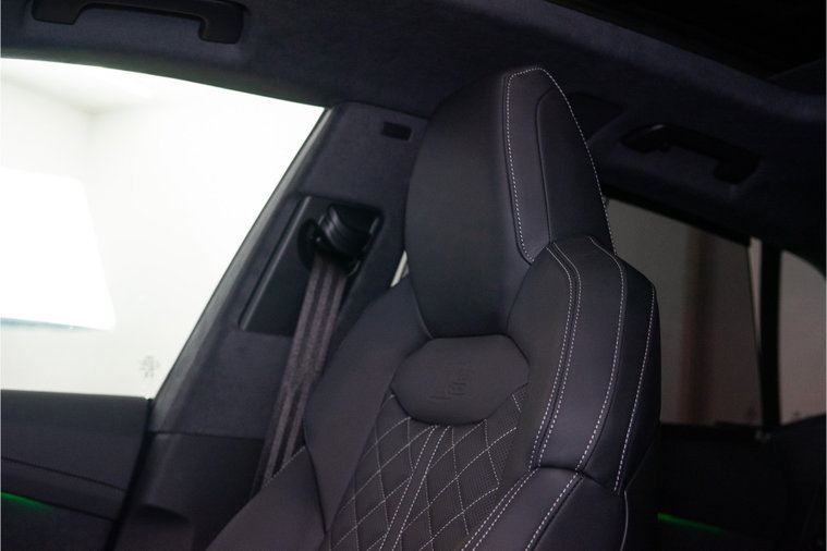 Vehicle Image 32