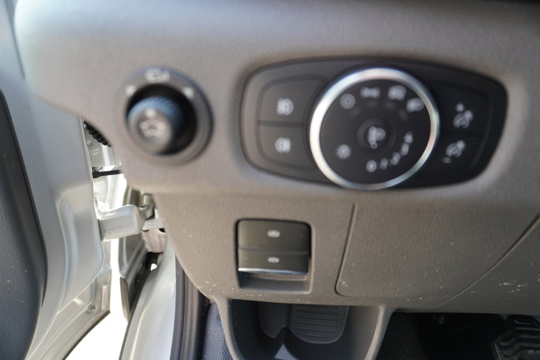 Vehicle Image 25
