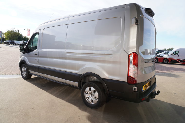 Vehicle Image 9