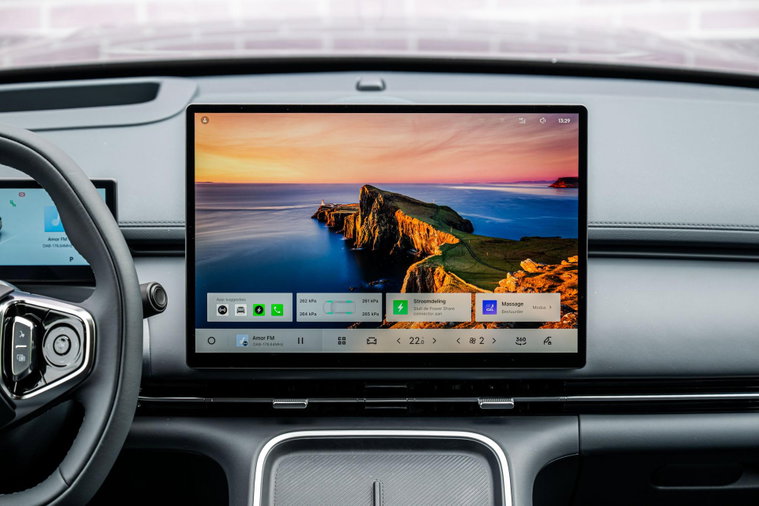 Vehicle Image 13