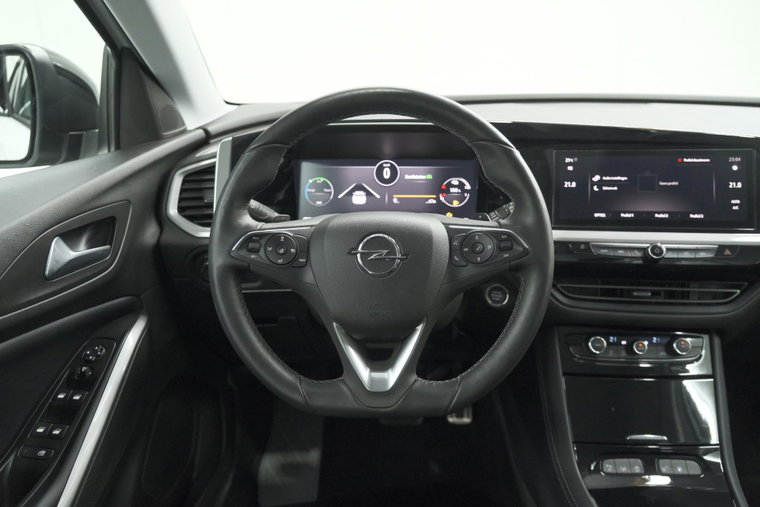 Vehicle Image 25