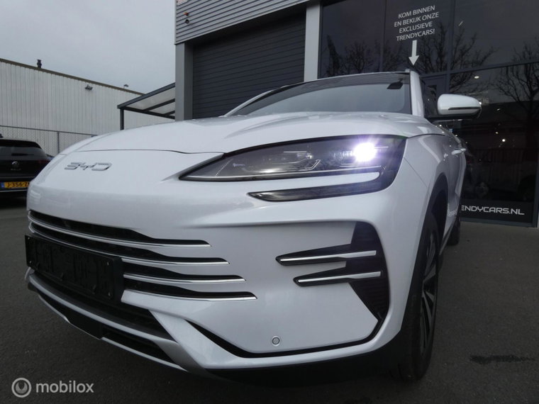 Vehicle Image 24