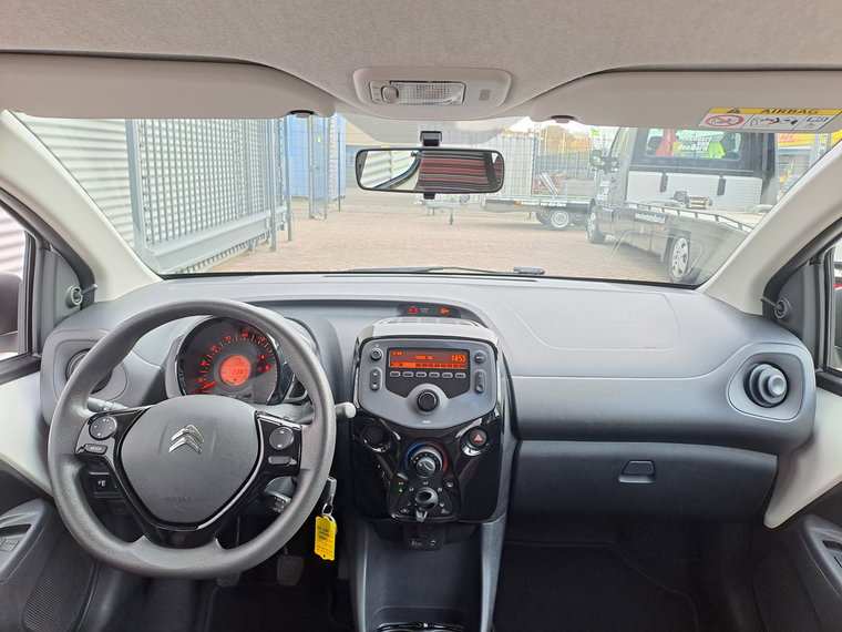 Vehicle Image 16