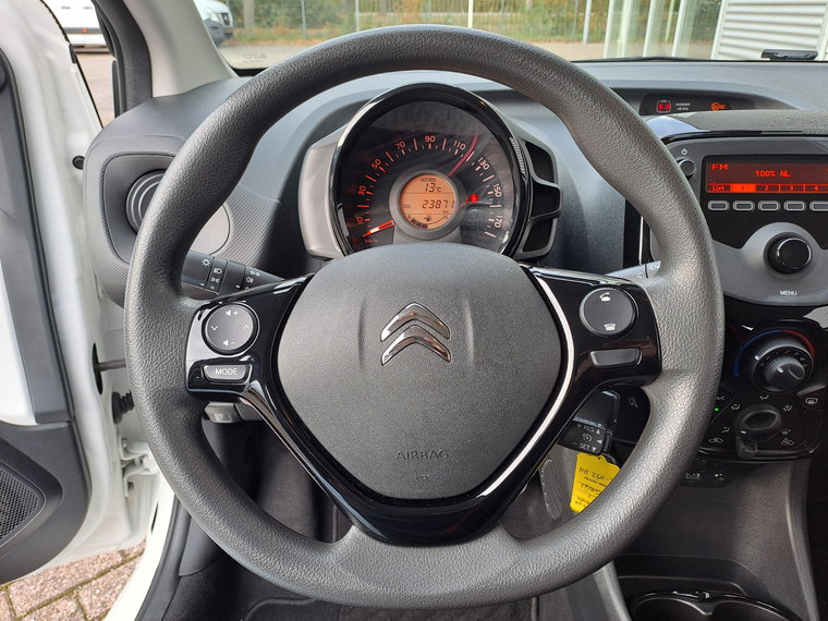 Vehicle Image 19