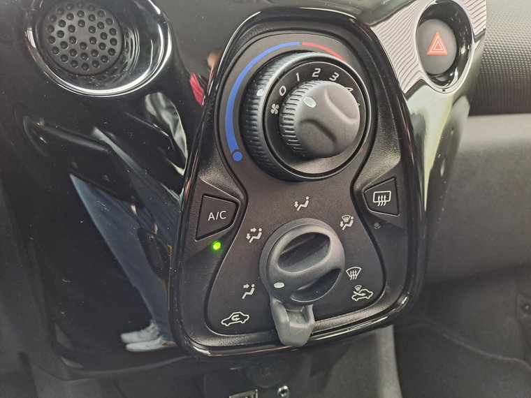 Vehicle Image 27