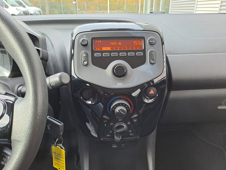 Vehicle Image 28
