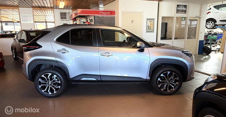 Vehicle Image 4