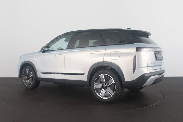 Vehicle Image 8