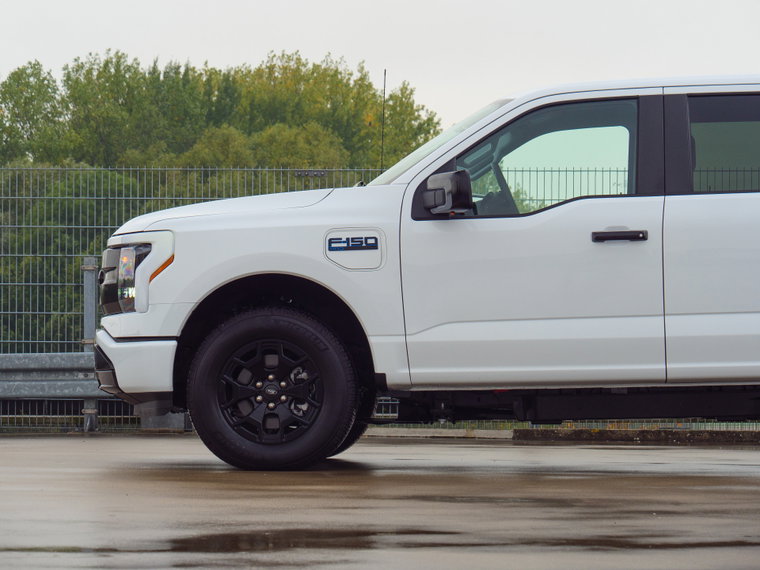 Vehicle Image 13