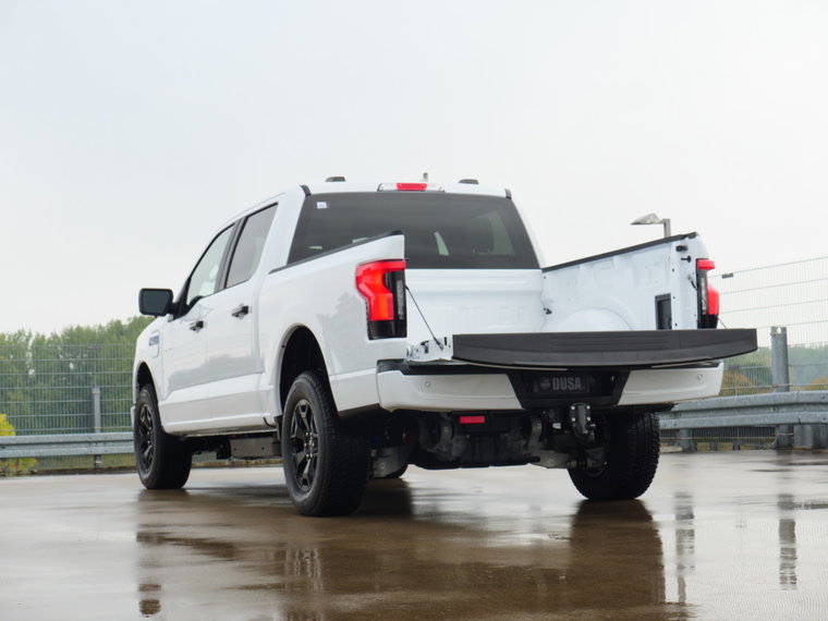 Vehicle Image 16