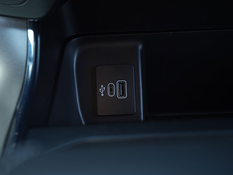 Vehicle Image 32