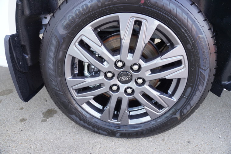 Vehicle Image 15