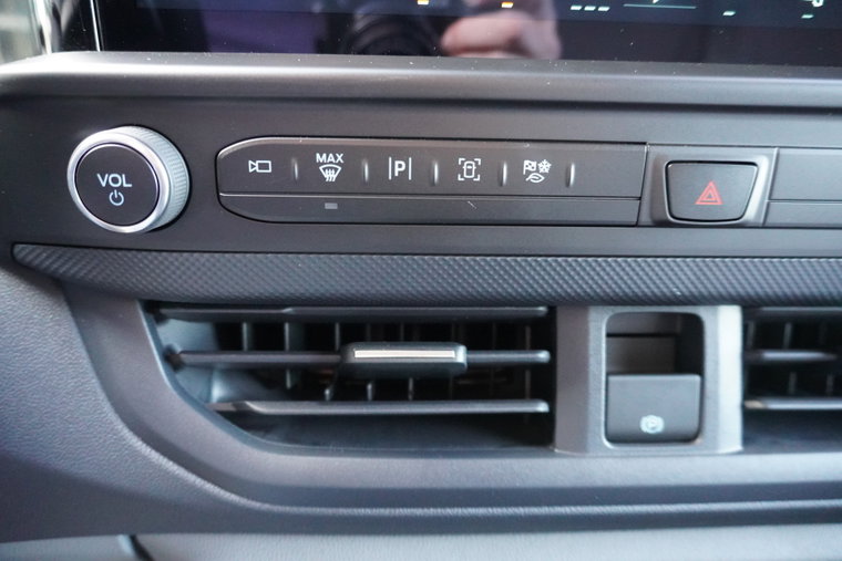 Vehicle Image 26