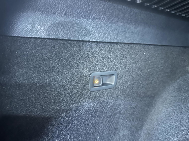 Vehicle Image 28