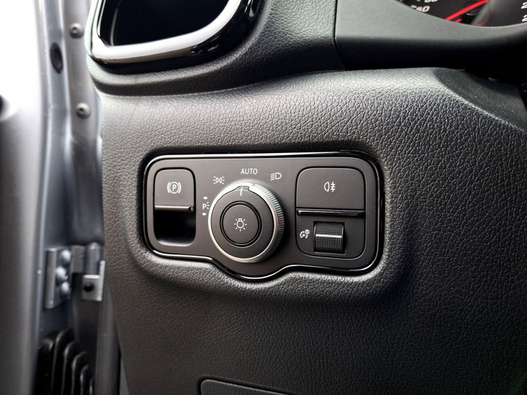 Vehicle Image 26