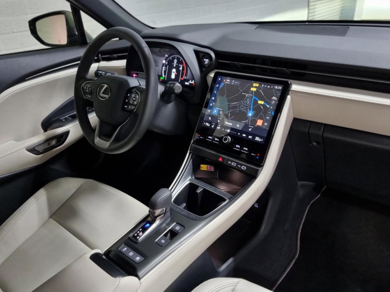 Vehicle Image 13