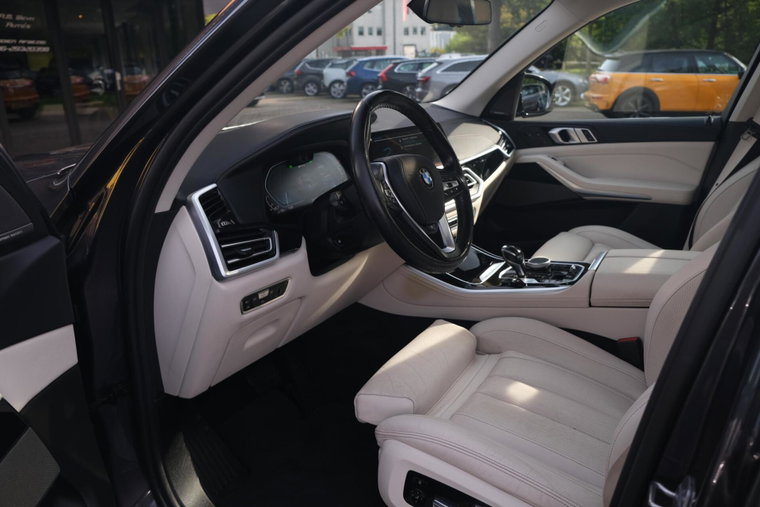 Vehicle Image 22