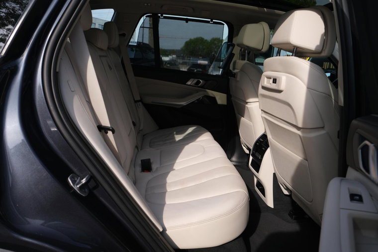 Vehicle Image 33