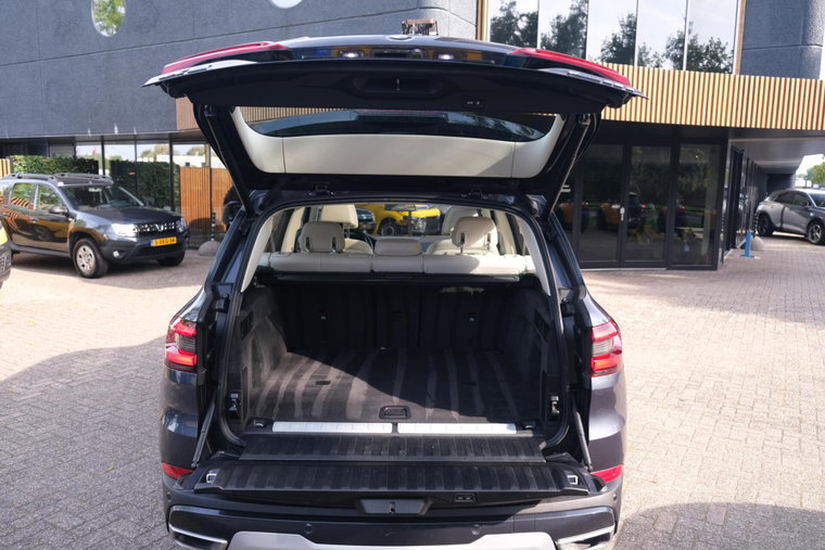 Vehicle Image 35