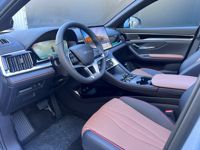 Vehicle Image 14