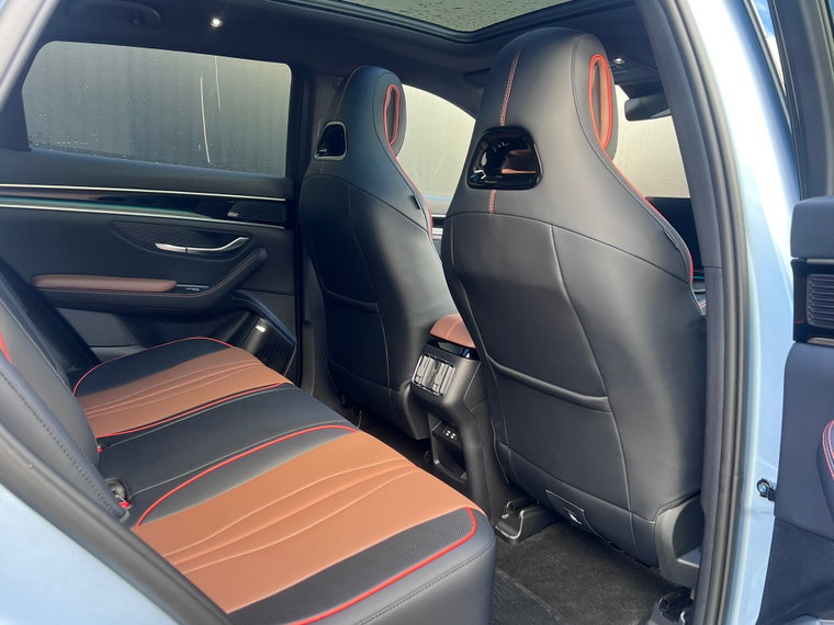 Vehicle Image 35