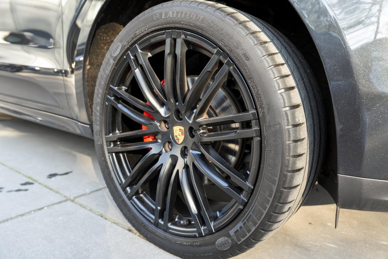 Vehicle Image 11