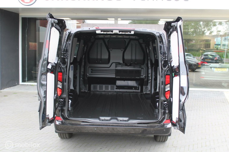 Vehicle Image 32