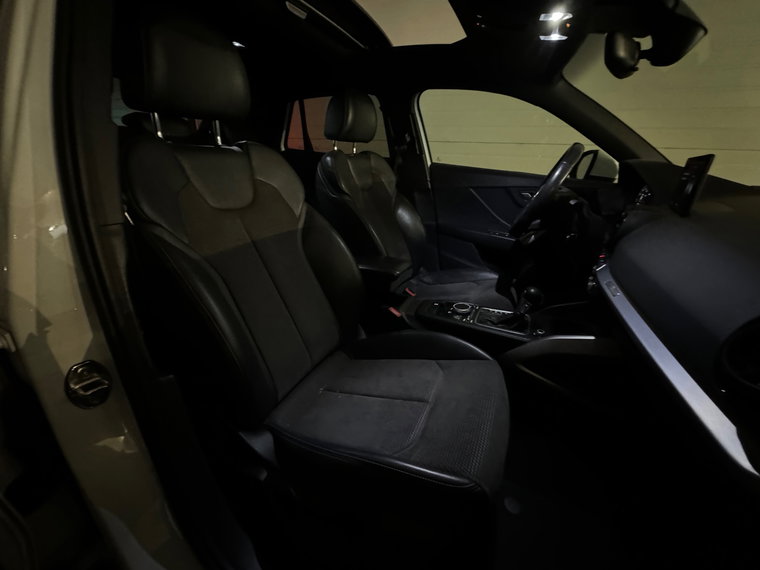 Vehicle Image 30