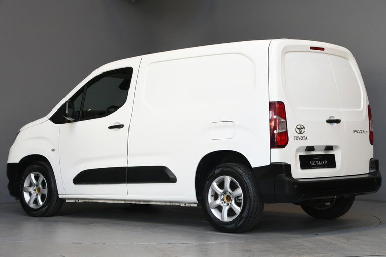 Vehicle Image 11