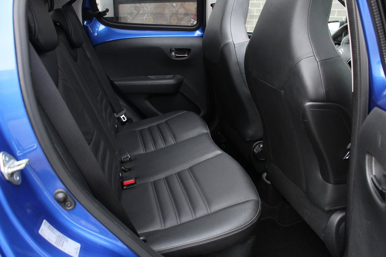 Vehicle Image 12
