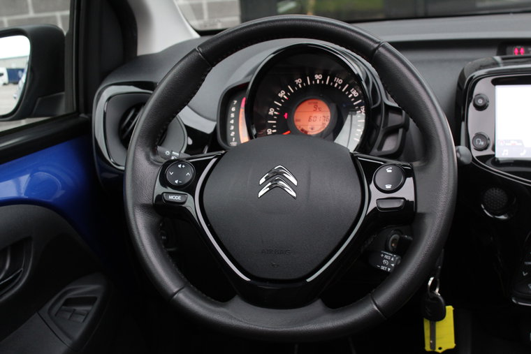 Vehicle Image 13