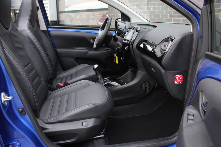 Vehicle Image 9