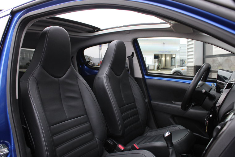 Vehicle Image 11