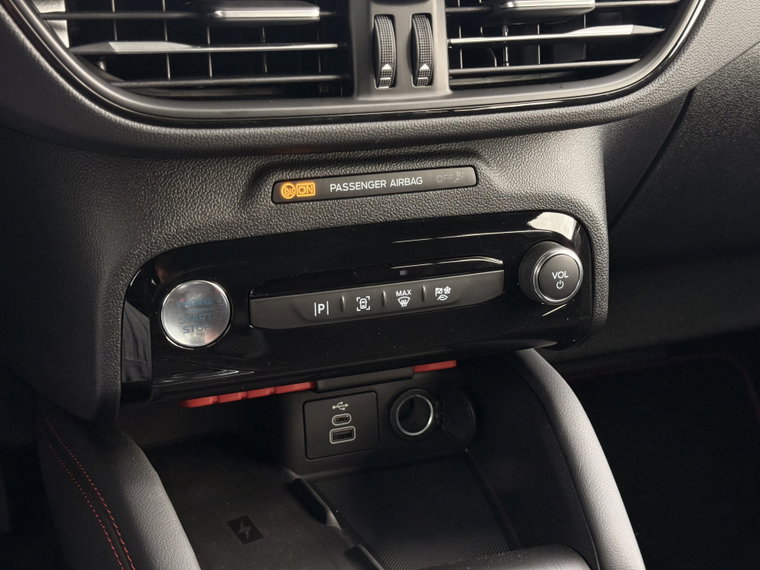 Vehicle Image 32