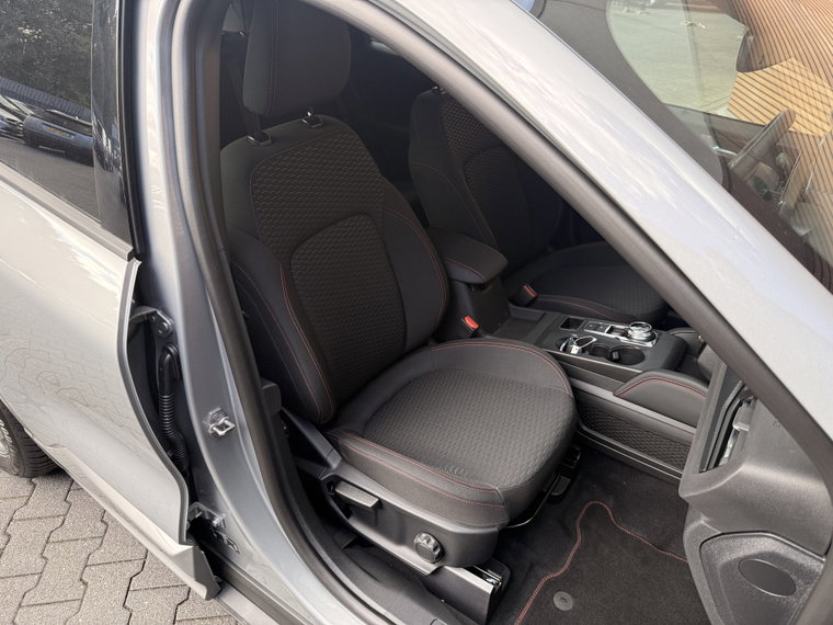 Vehicle Image 35