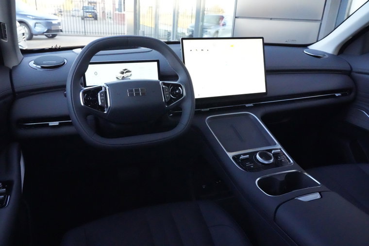 Vehicle Image 12