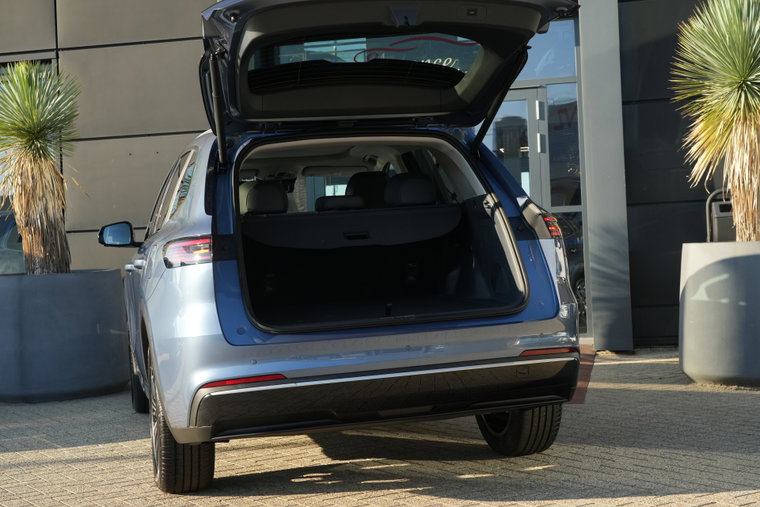 Vehicle Image 32