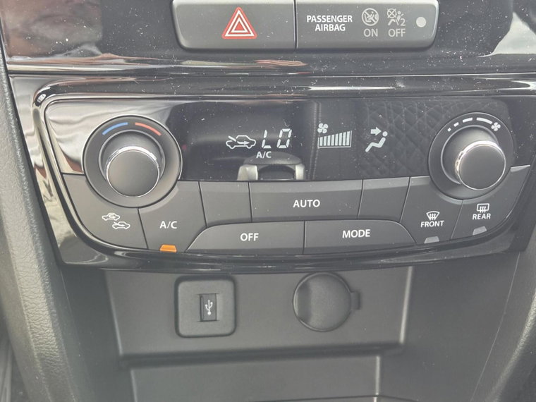 Vehicle Image 25