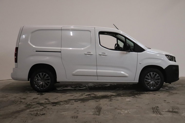 Vehicle Image 24