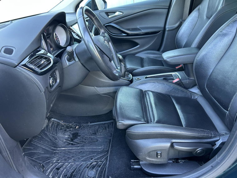 Vehicle Image 25