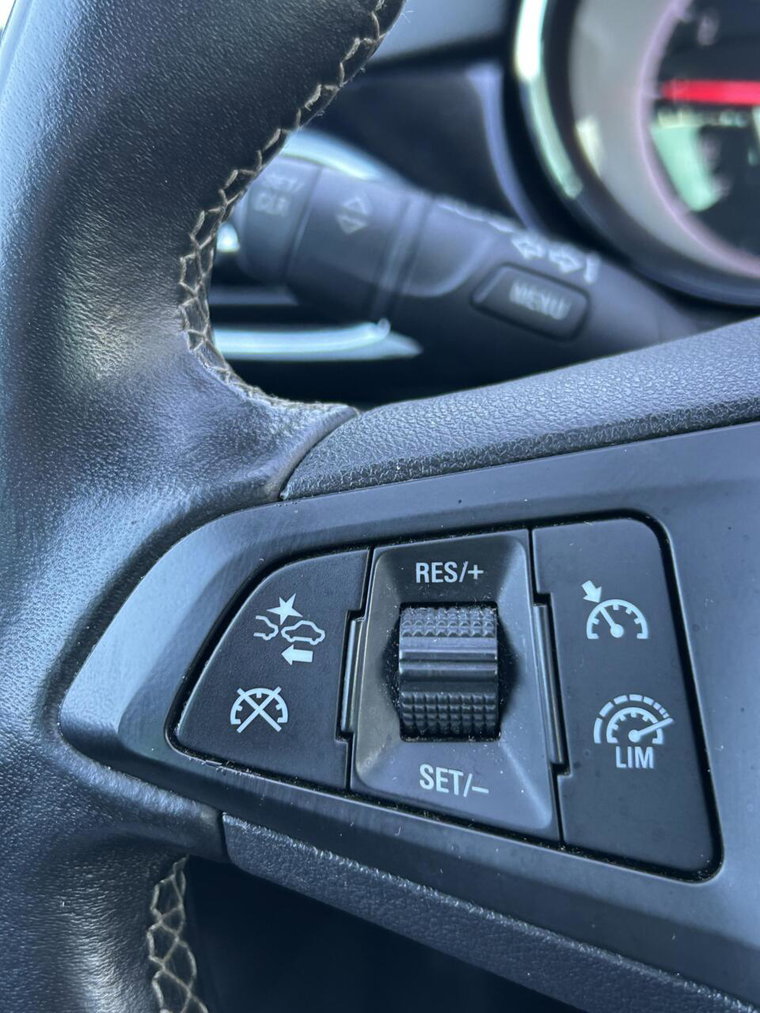 Vehicle Image 32