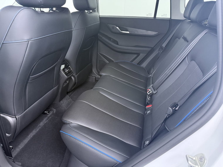 Vehicle Image 33