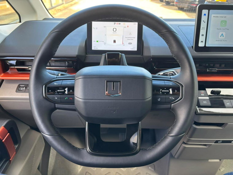 Vehicle Image 12