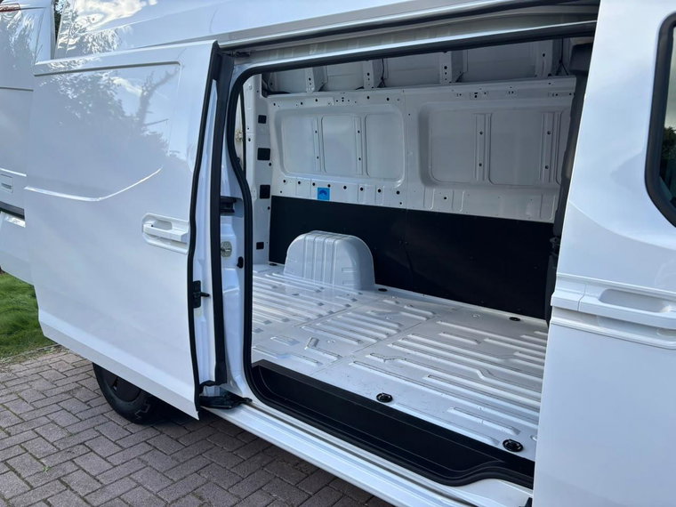 Vehicle Image 32